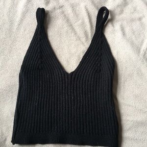 Knitted v spaghetti straps crop top